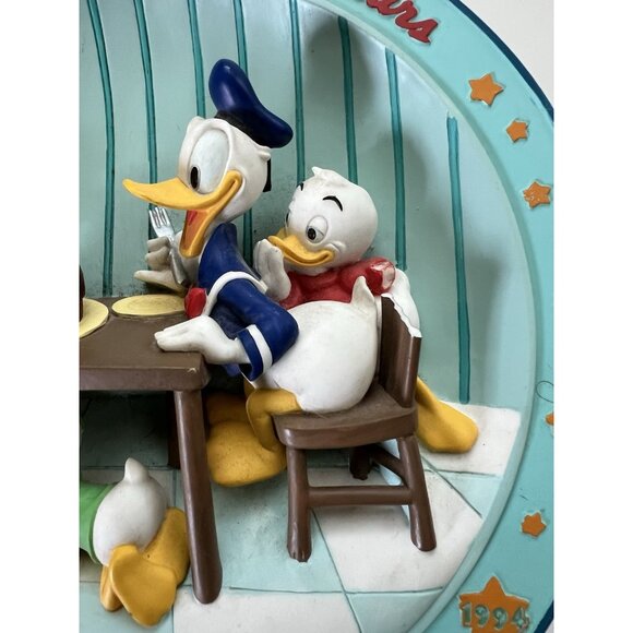 Vintage 1994 Disney Store Donald Duck Sixty Explosive Years 3D Collector Plate - Picture 5 of 7